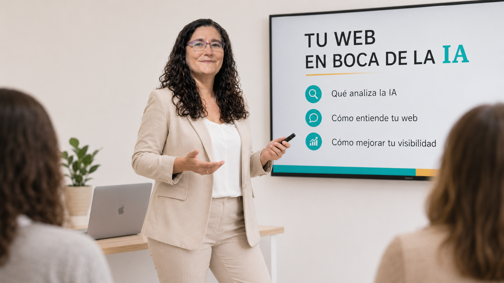 Eva Tarín impartiendo formación